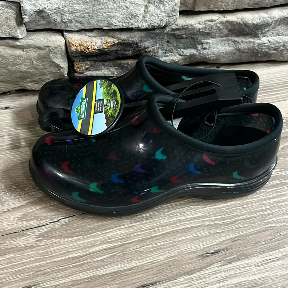 NWT Chicken garden clogs/7